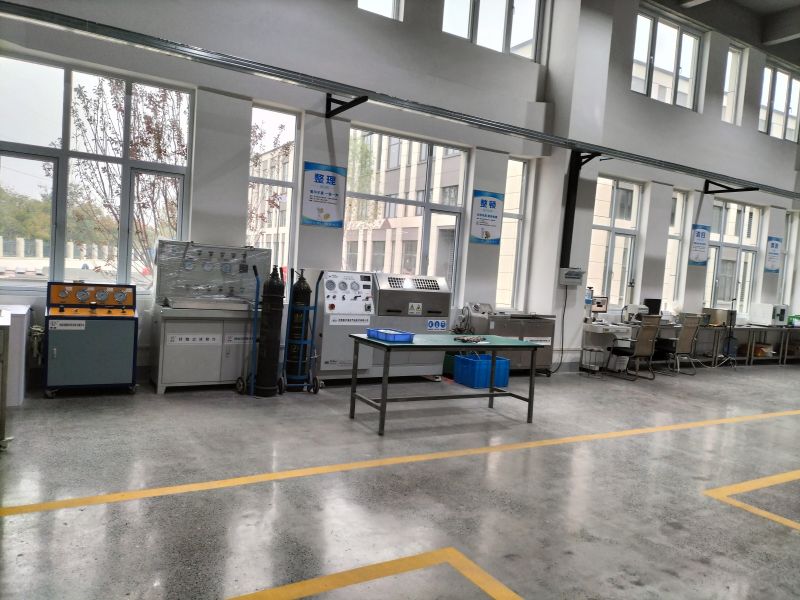 實(shí)驗(yàn)設(shè)備一角